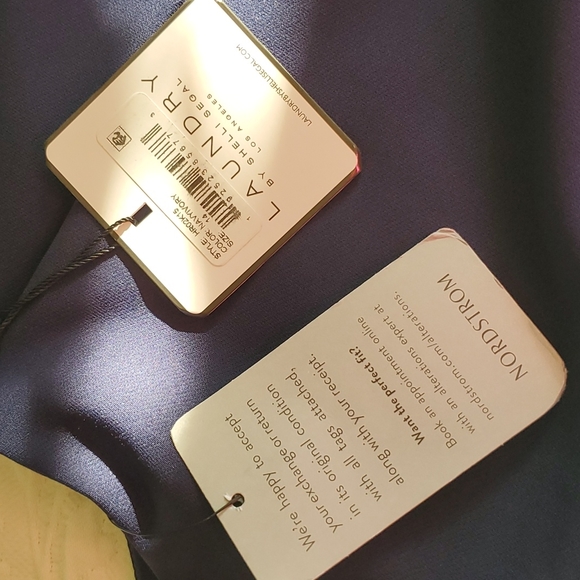 Navy dress. - Picture 3 of 4